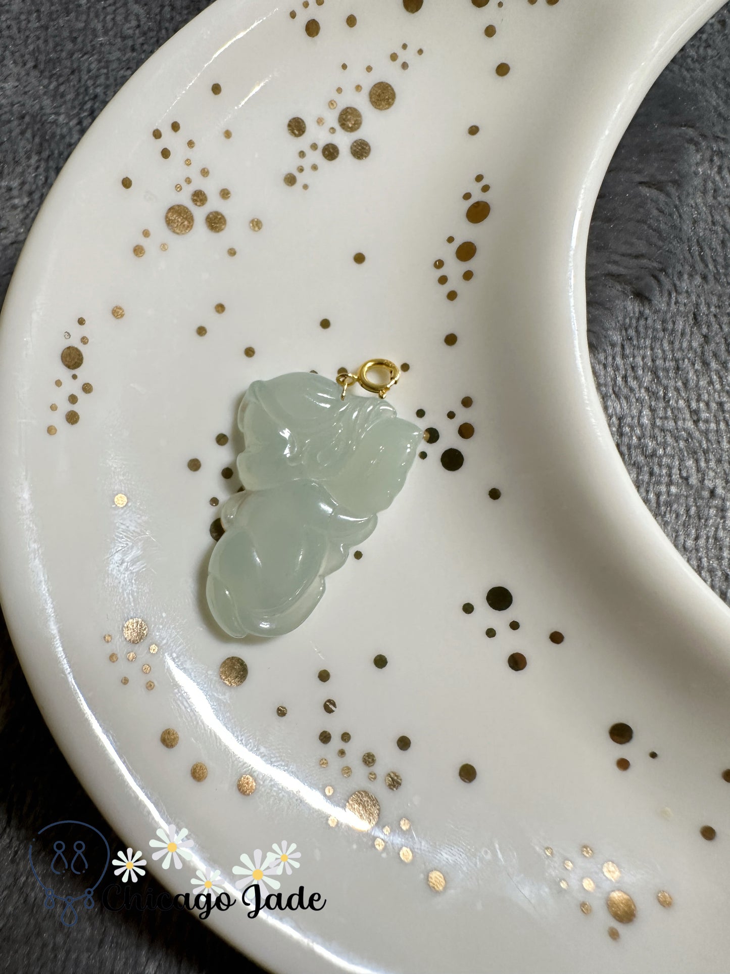 Jelly based jadeite jade carved angel with 18K gold clasp multi-use pendant  - Designer piece