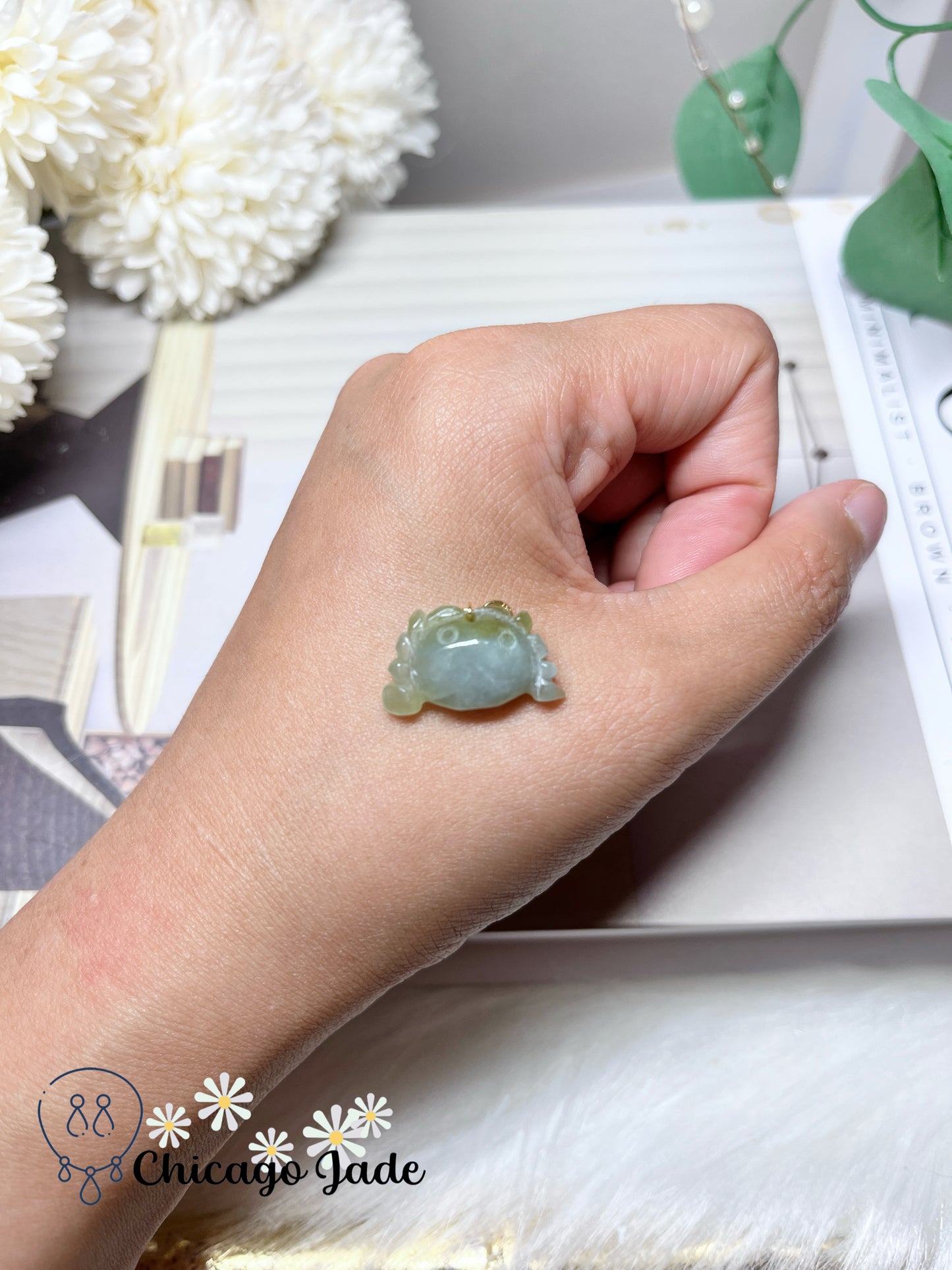 Icy Green Jadeite Jade Feicui Carved Crab (Grab Good Fortunes from All Direcionts) Pendant Necklace 18K Solid Gold Clasp Certified Burma