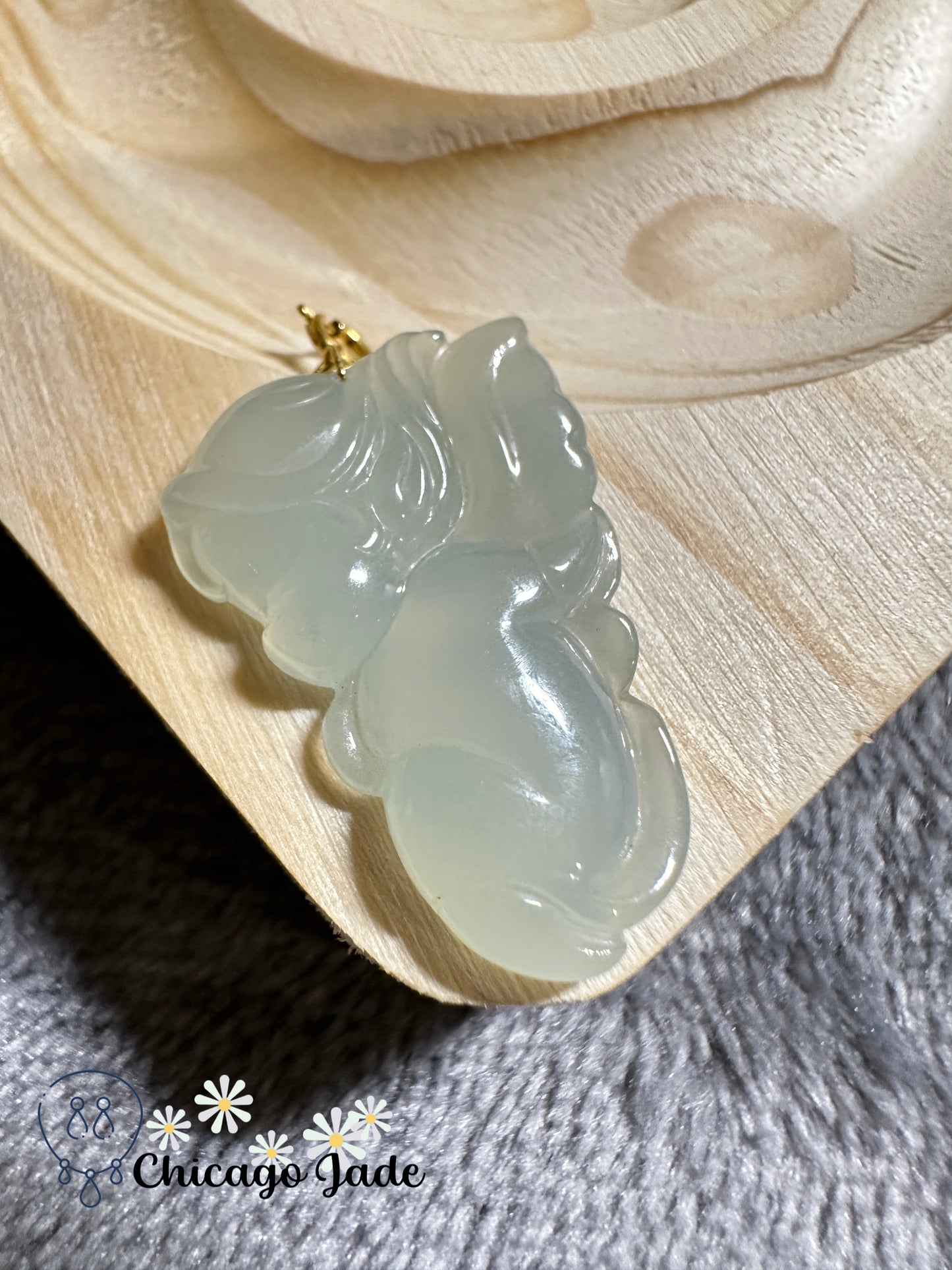 Jelly based jadeite jade carved angel with 18K gold clasp multi-use pendant  - Designer piece