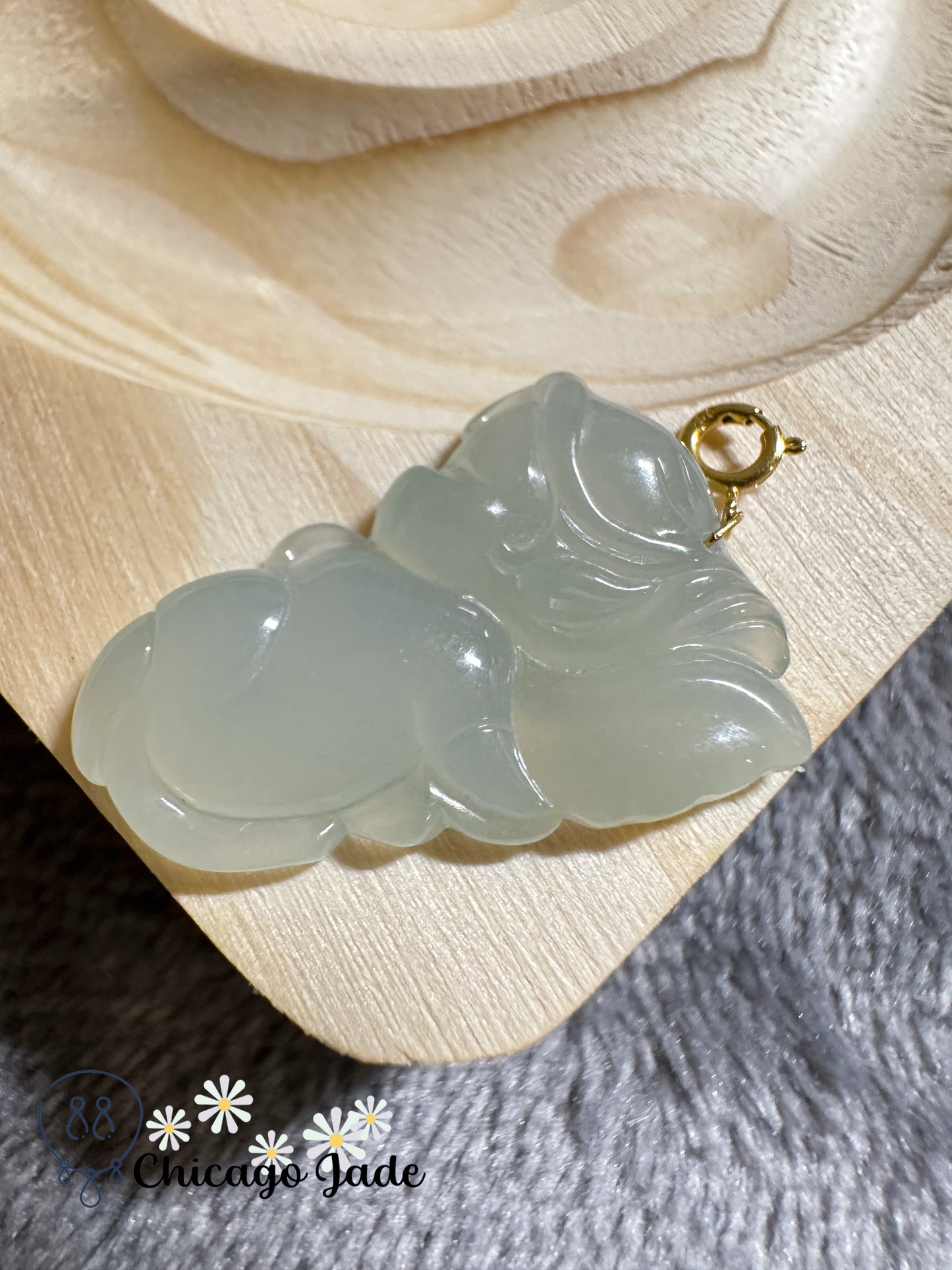 Jelly based jadeite jade carved angel with 18K gold clasp multi-use pendant  - Designer piece