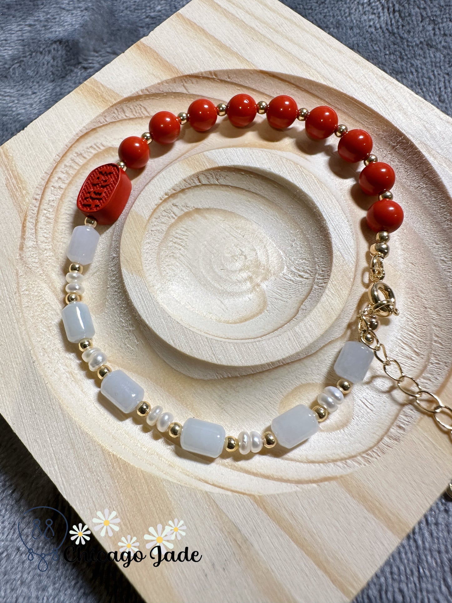 Jadeite beaded bracelet with freshwater pearl and red wood alloy