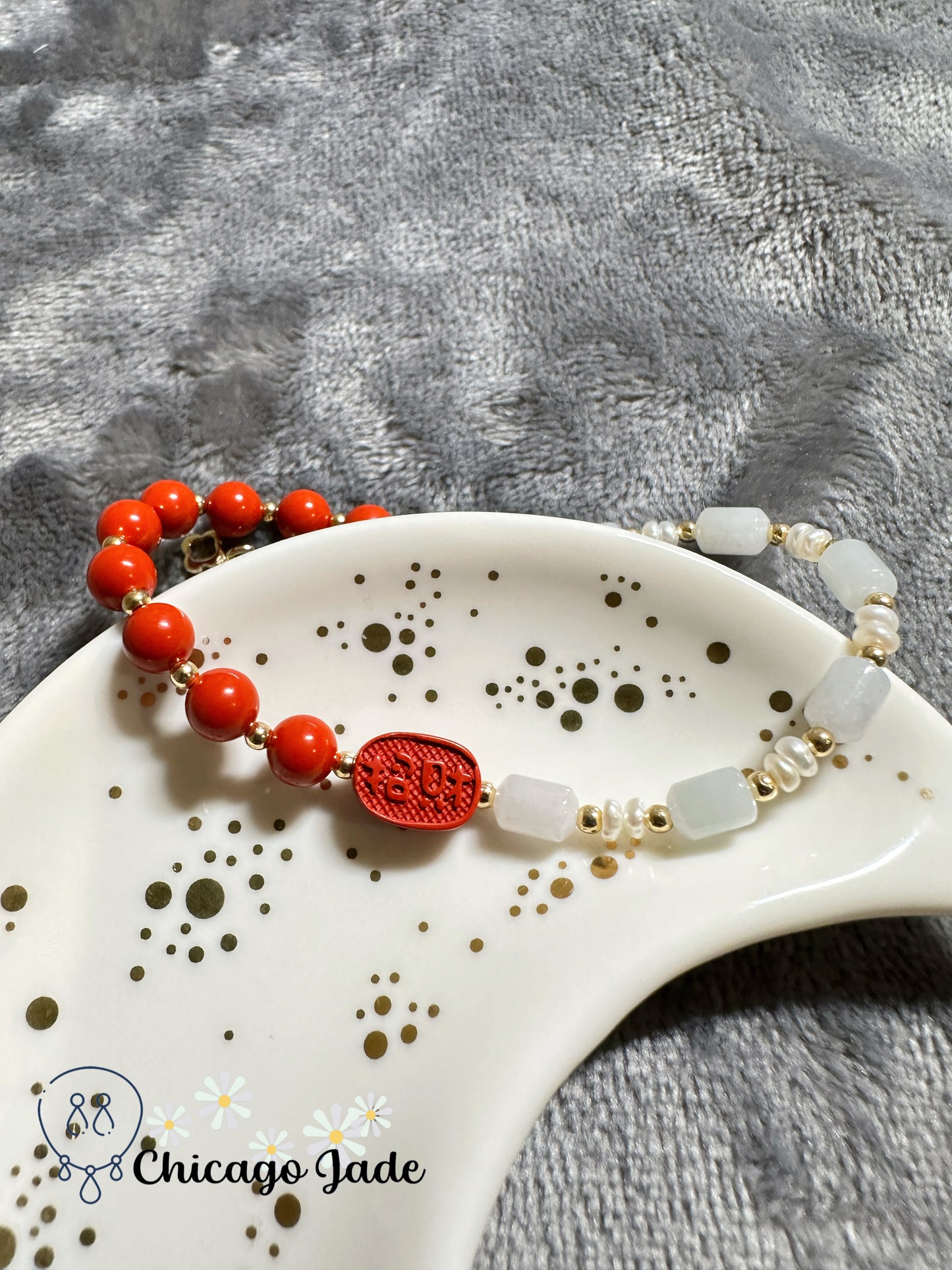 Jadeite beaded bracelet with freshwater pearl and red wood alloy