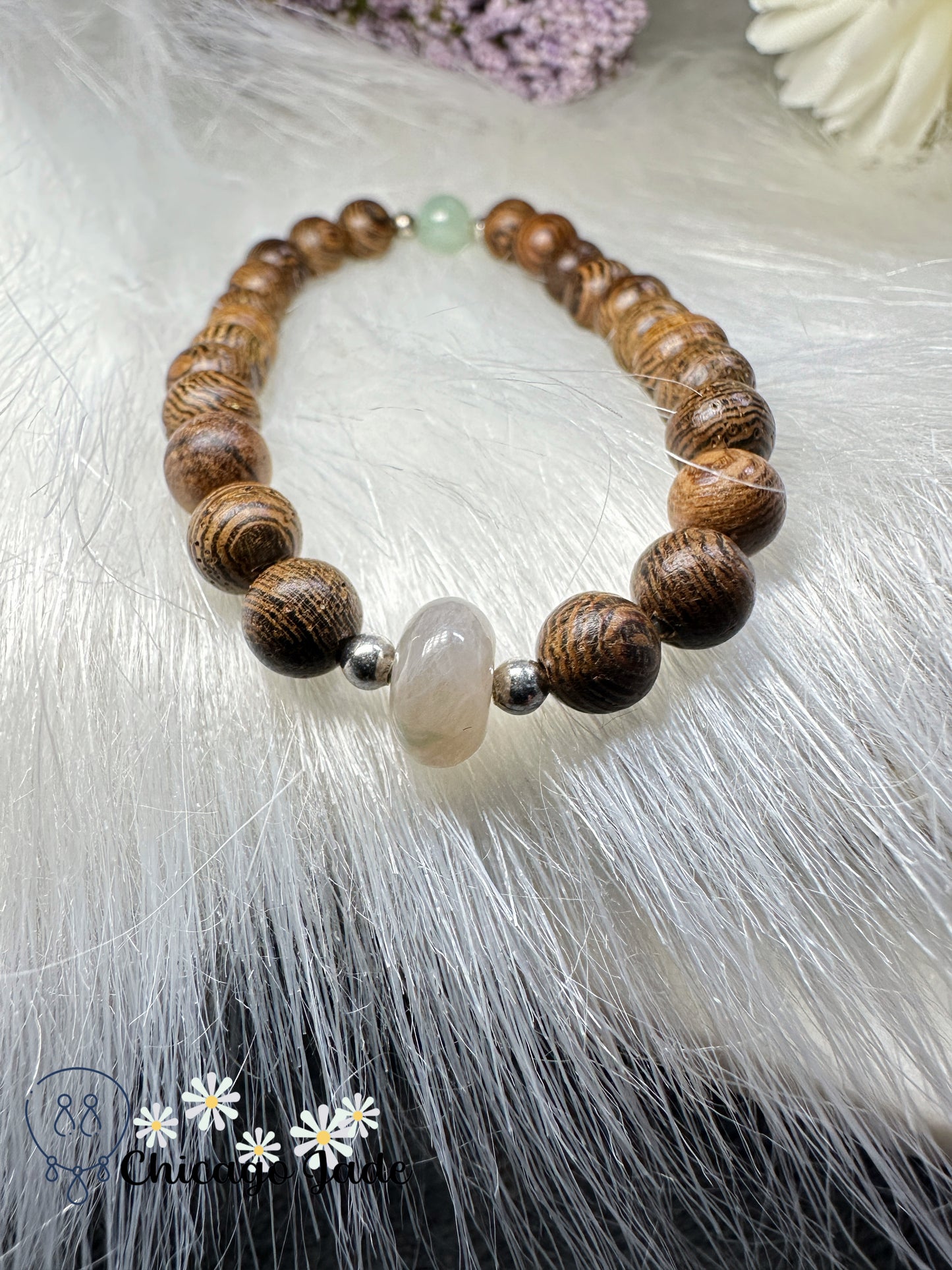 White base with highlights of gold color jadeite jade feicui bead with matching wood bead bracelet