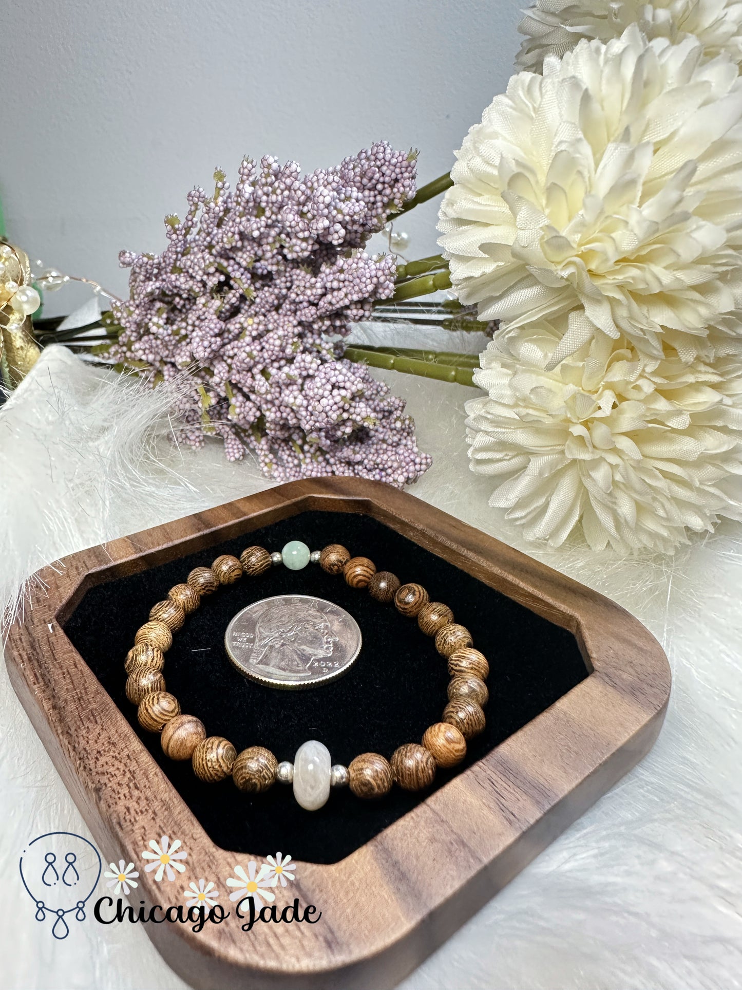 White base with highlights of gold color jadeite jade feicui bead with matching wood bead bracelet