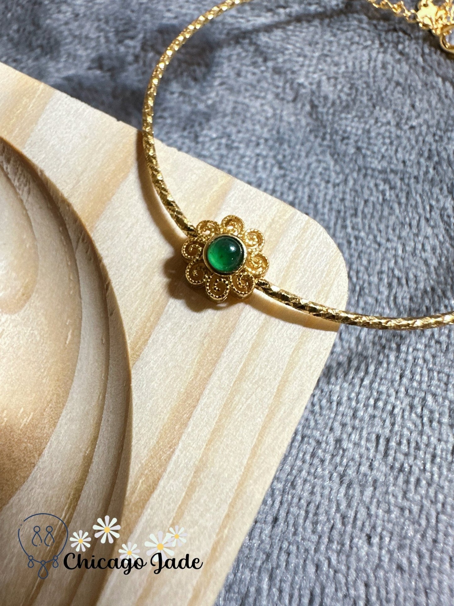 Finely designed 18K gold plated sterling s925 thing bracelet with bright green jadeite jade stone - Chicago Jadeanniversarybirthday giftbraceletChicago Jade