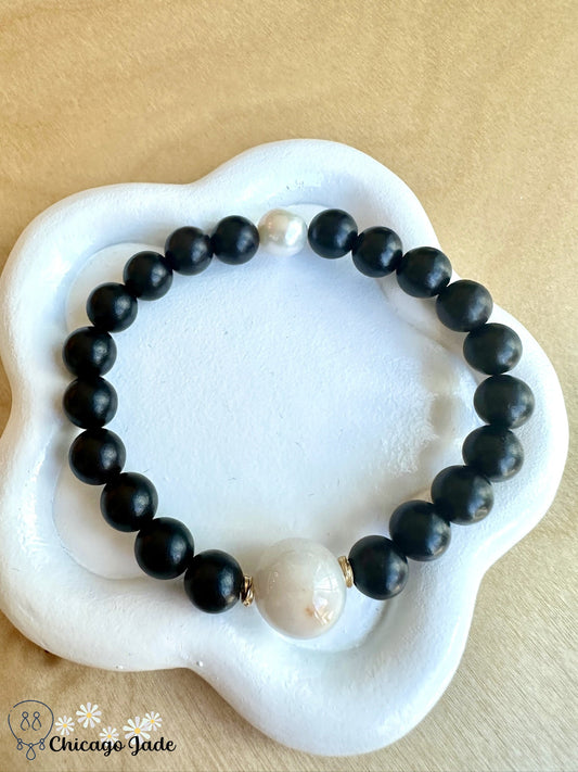 Main jadeite bead in warm white yellow bracelet with wood and pearl - Chicago JadebeadedbraceletpearlChicago Jade